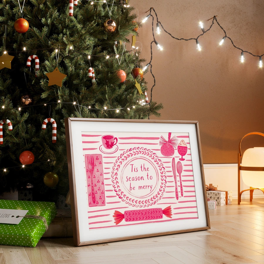 Stampa "È la stagione per essere allegri" - Arte natalizia in rosa per la cucina