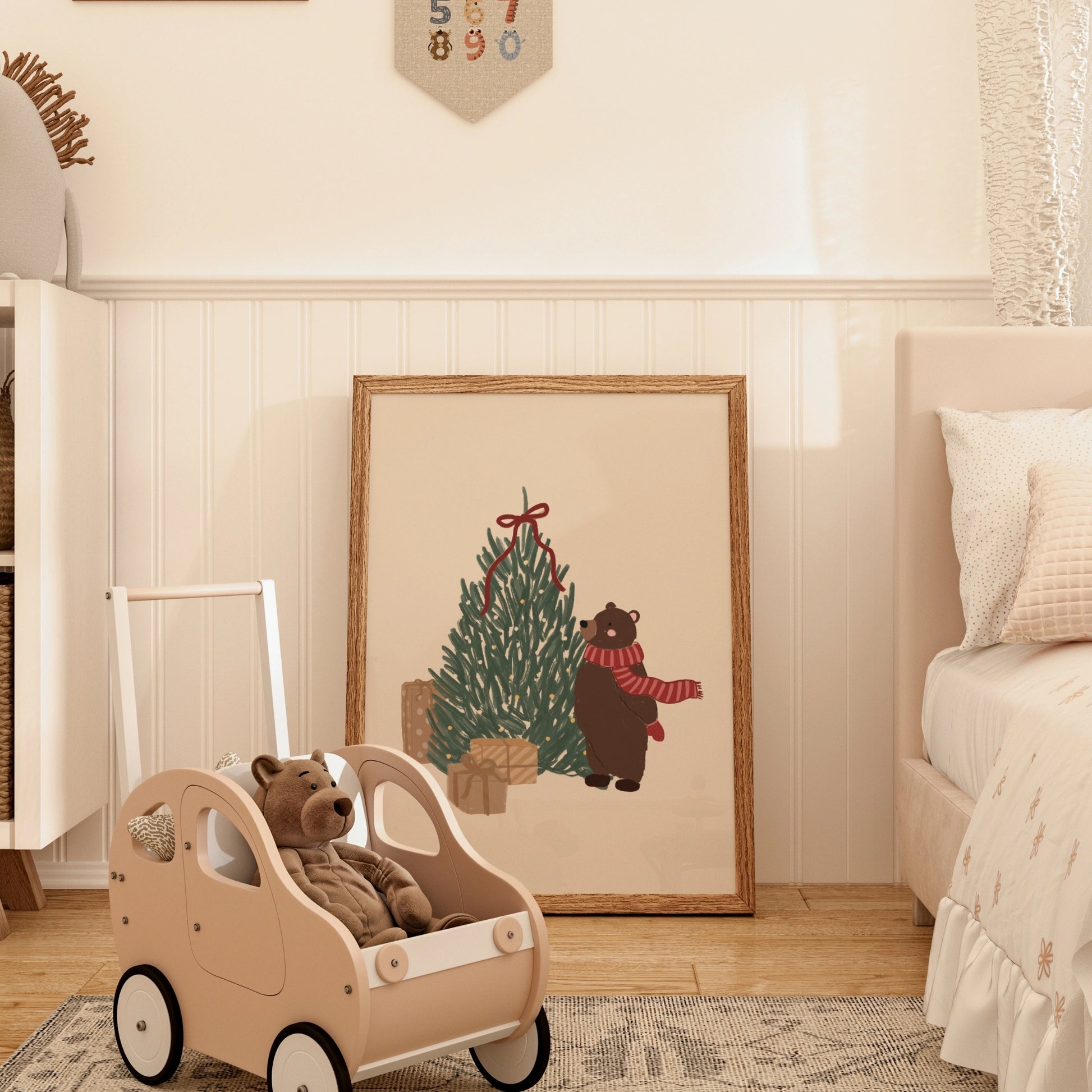 Decorazione murale con orso natalizio e albero