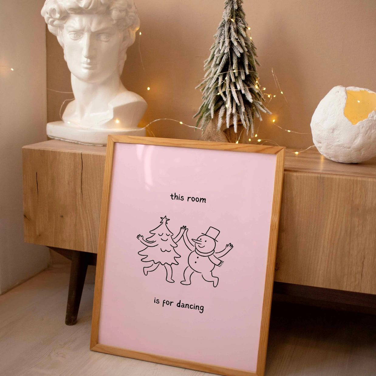 Decorazioni natalizie giocose e minimali