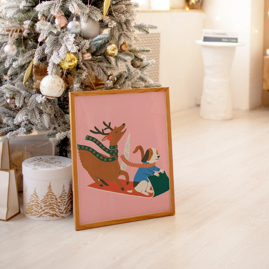 Giro in slitta con cani volanti e renne – Graziosa decorazione murale natalizia rosa