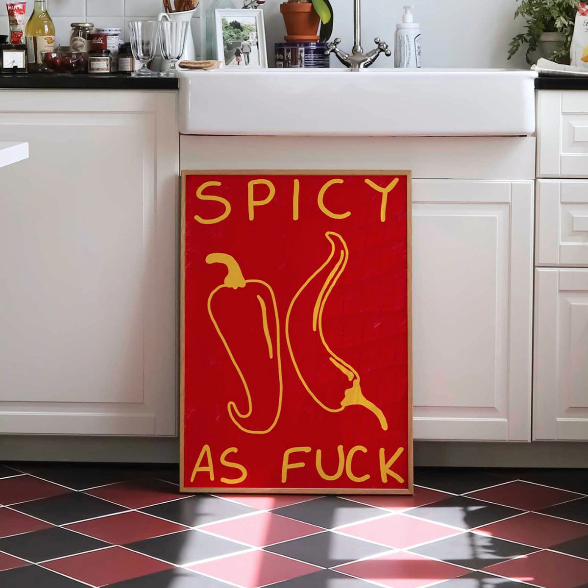 Wandbild „Scharfe Küche“ – Druck mit ausdrucksstarker Typografie