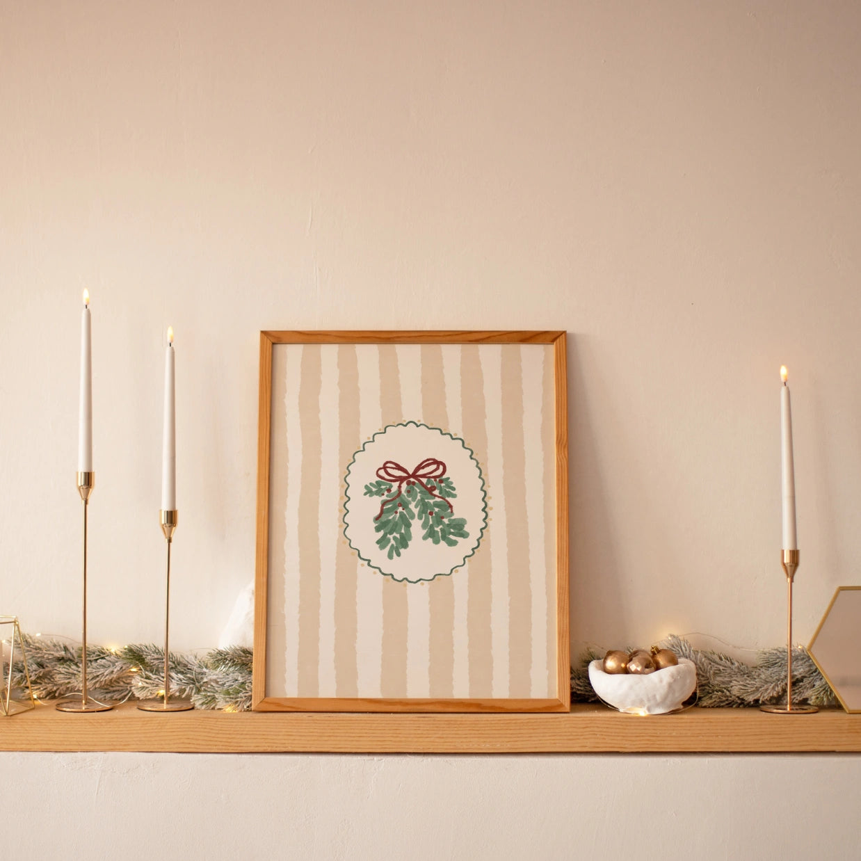 Wanddeko mit Weihnachtsgrün