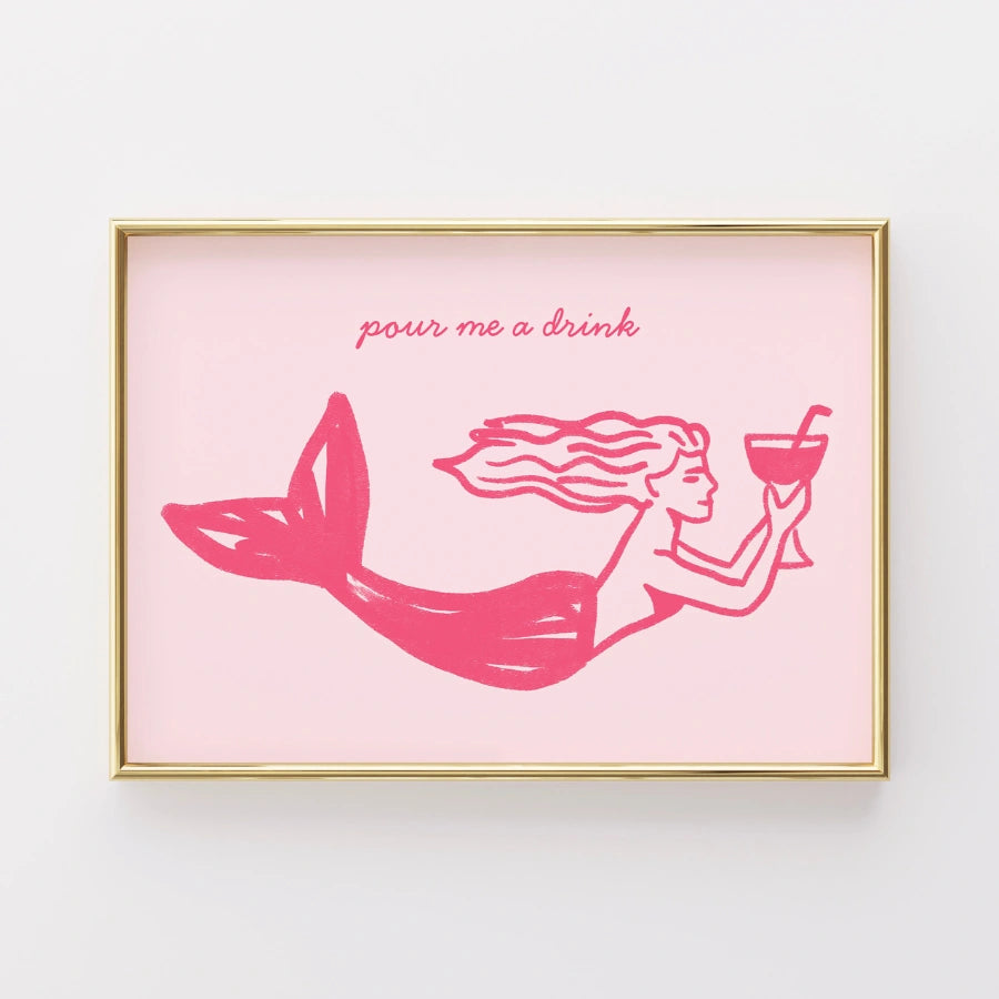 Meerjungfrauen-Kunstdruck „Gieß mir einen Drink“ – Rosa Küsten-Wandkunst