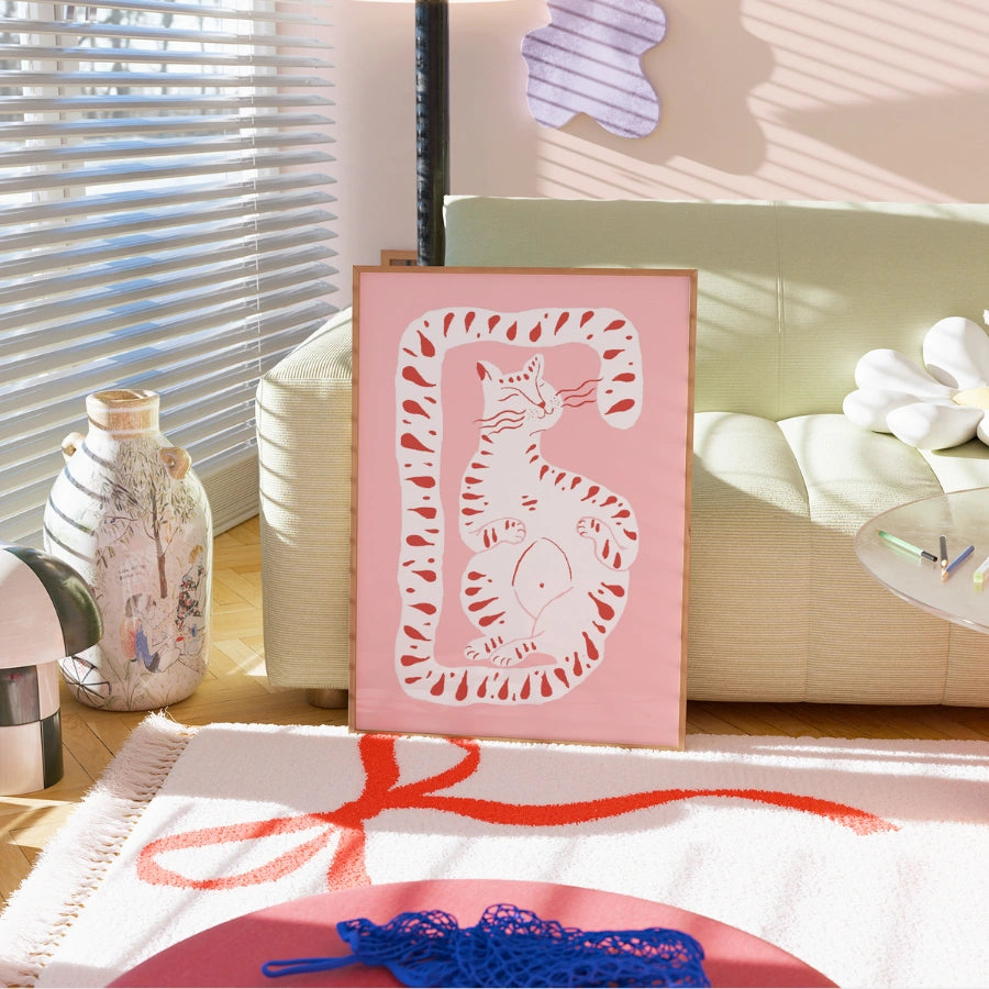 Verspieltes Katzen-Wandbild – Rosa maximalistischer Tierdruck