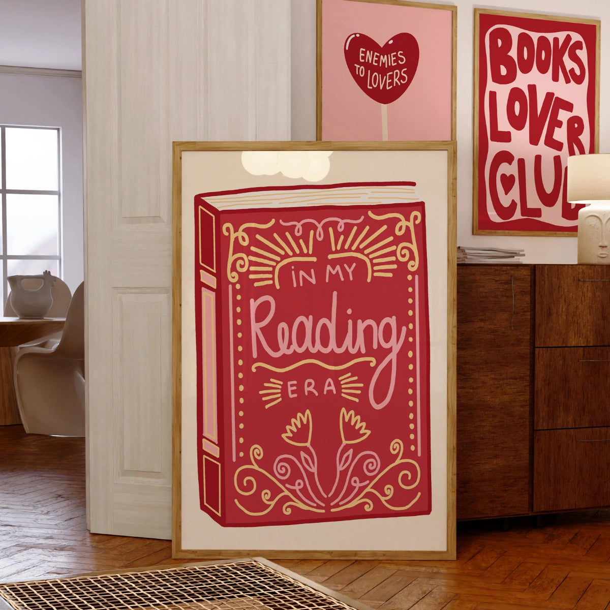 Kunstdruck „In My Reading Era“ – Ästhetische Buchkunst für die Wand, ideal für Leseratten, gemütliche Schlafzimmer und literarische Ecken
