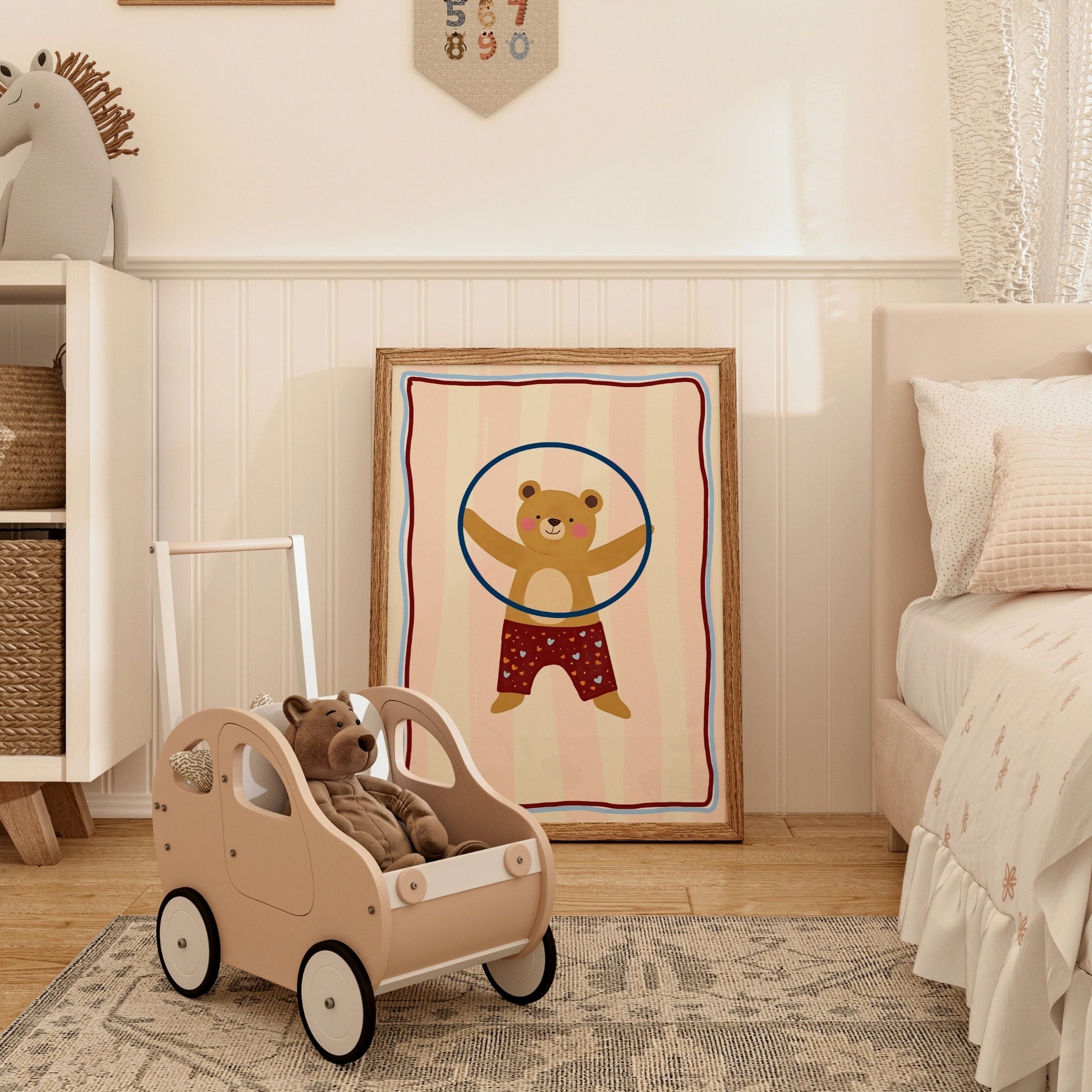 Decorazione murale con orsetto Hula Hoop – Stampa giocosa per la cameretta dei bambini