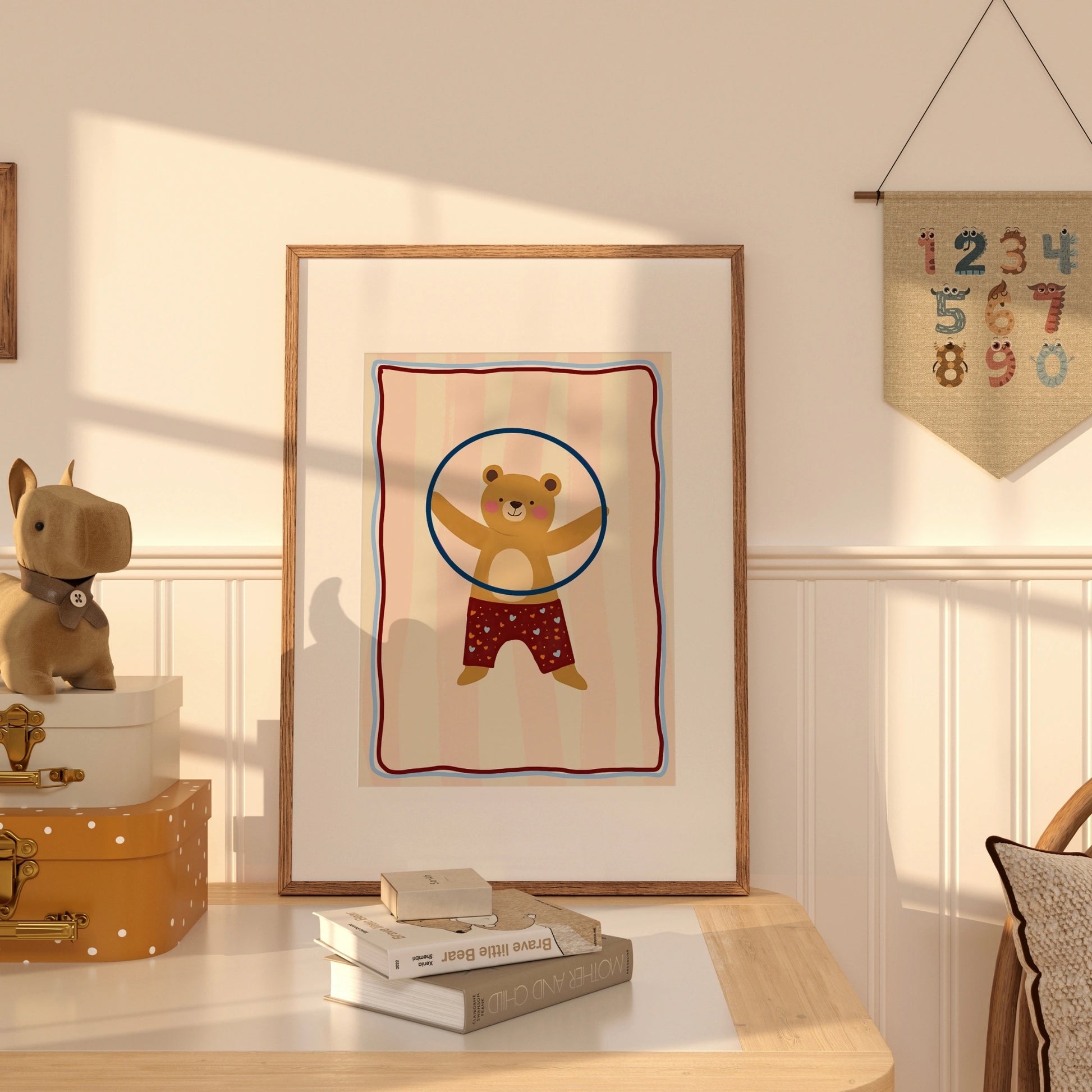 Decorazione murale con orsetto Hula Hoop – Stampa giocosa per la cameretta dei bambini