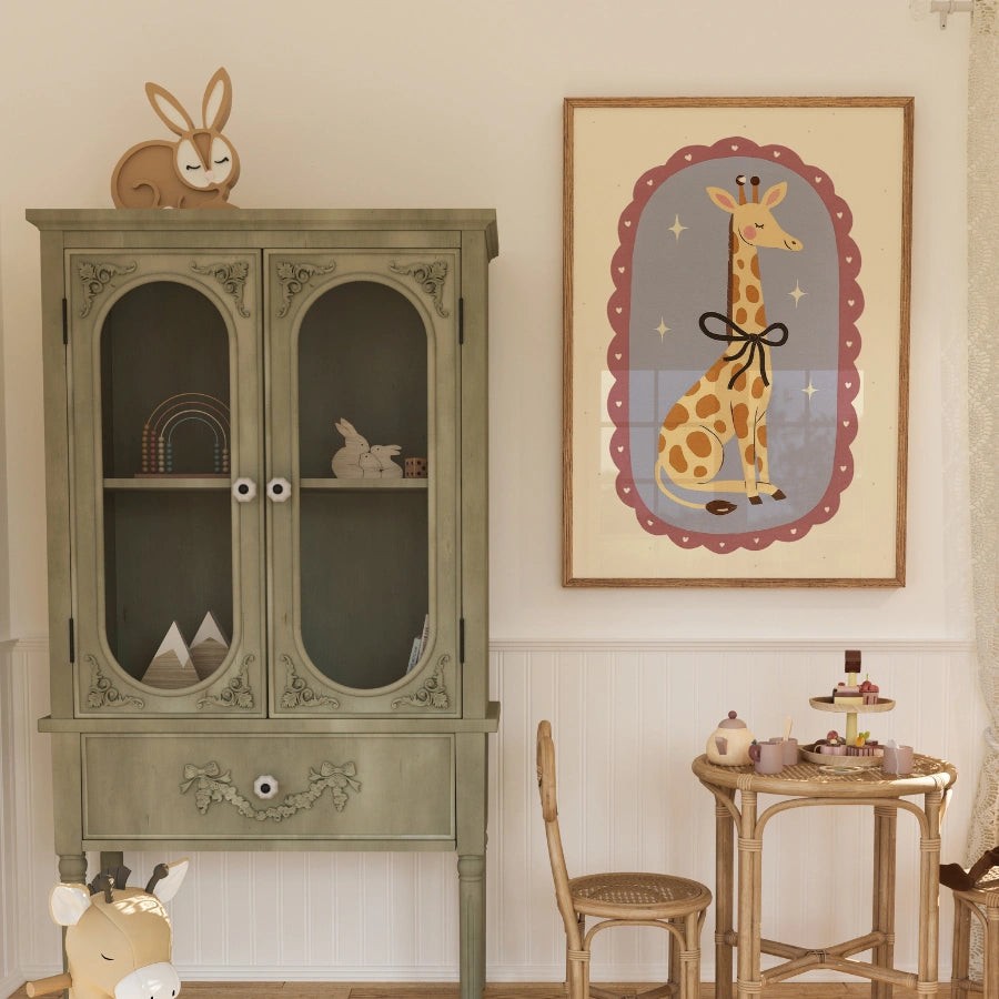 Stampa per cameretta dei bambini con giraffa - Simpatica decorazione murale con animale e fiocco